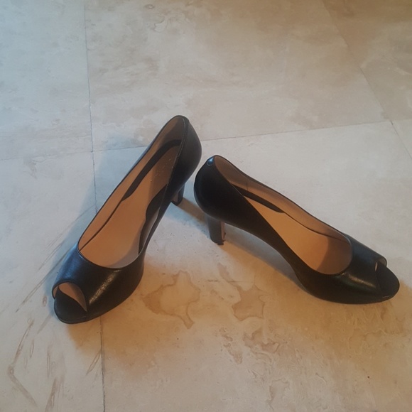 Beautiful Black Cole Haan peep toe heels - Picture 2 of 4
